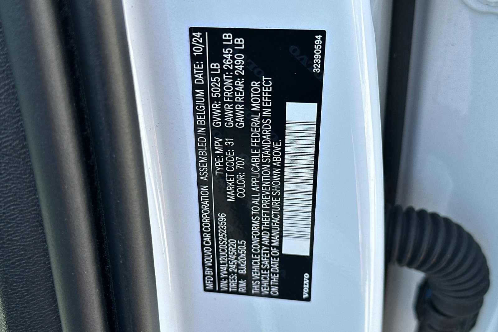 Used 2025 Volvo XC40 B5 Plus image 36
