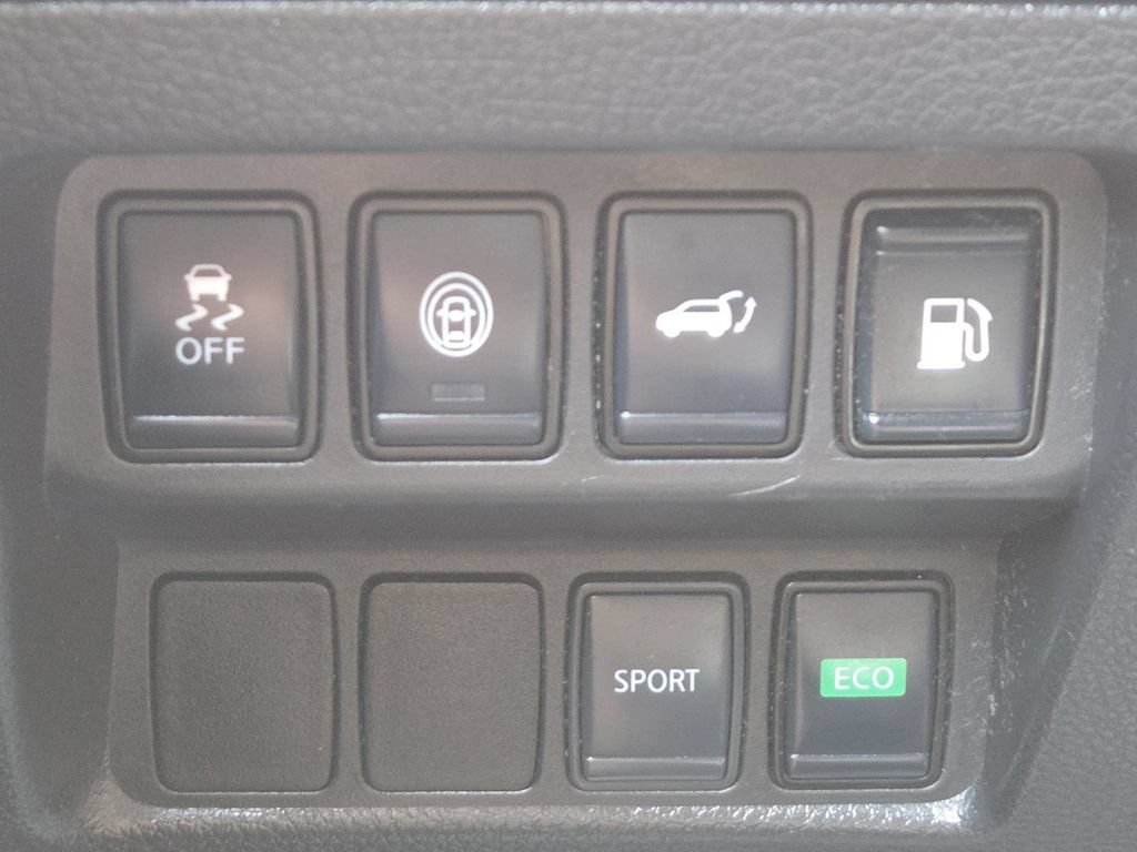 Used 2020 Nissan Rogue SV FWD image 29