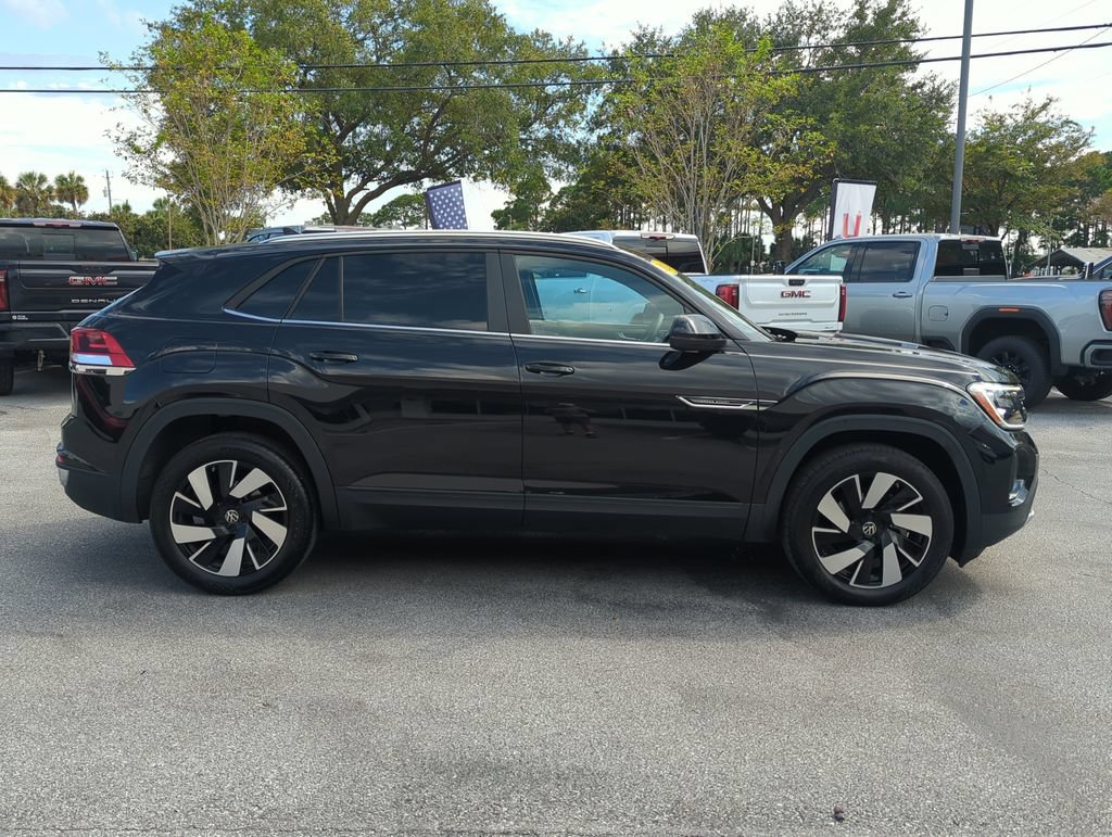 Used 2024 Volkswagen Atlas Cross Sport SE w/ Panoramic Sunroof Package FWD image 7