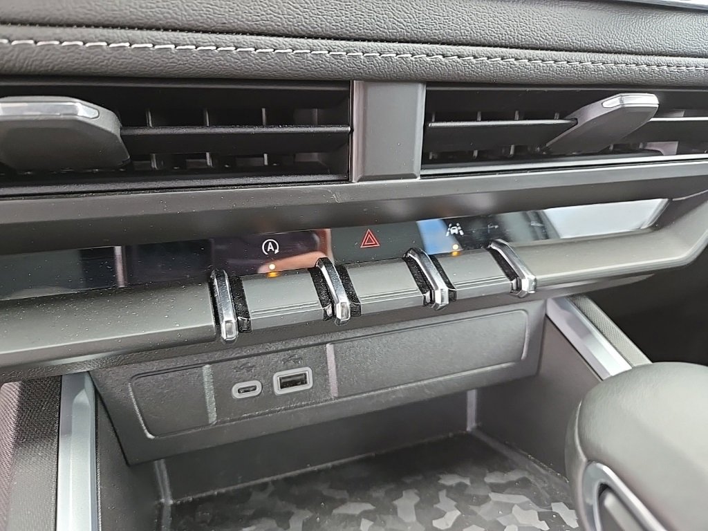 Used 2024 Chevrolet Colorado LT image 33