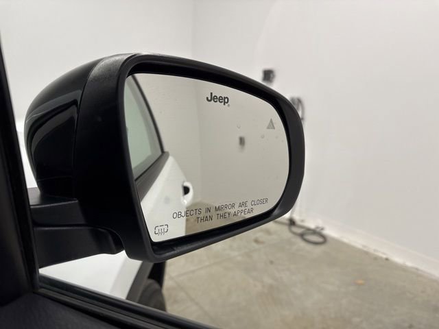 Used 2023 Jeep Compass Latitude image 13