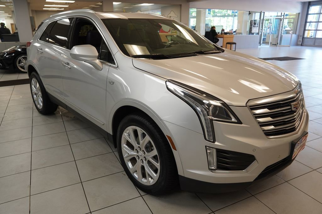 Used 2018 Cadillac XT5 Luxury w/ Driver Awareness Package AWD/4WD image 16