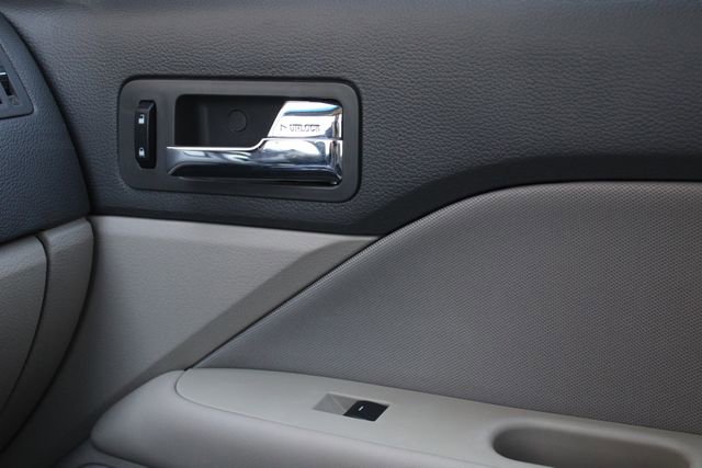 Used 2011 Ford Fusion SE FWD image 18