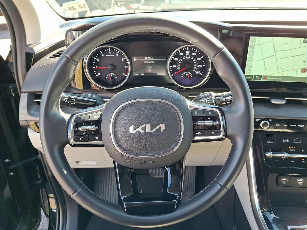 Used 2024 Kia Carnival EX image 20