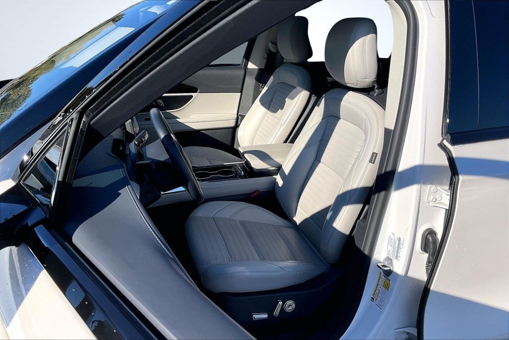Used 2026 Lincoln Nautilus Reserve w/ Jet Appearance Package AWD/4WD image 22