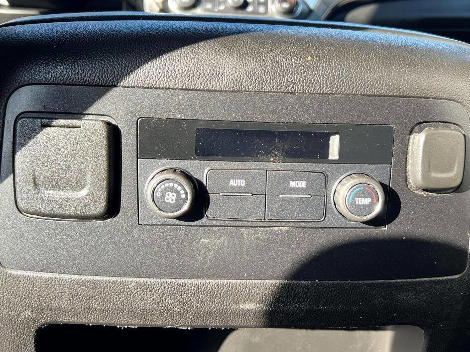 Used 2020 Chevrolet Suburban LT image 25