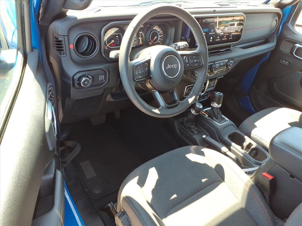Used 2025 Jeep Wrangler Unlimited Rubicon AWD/4WD image 8