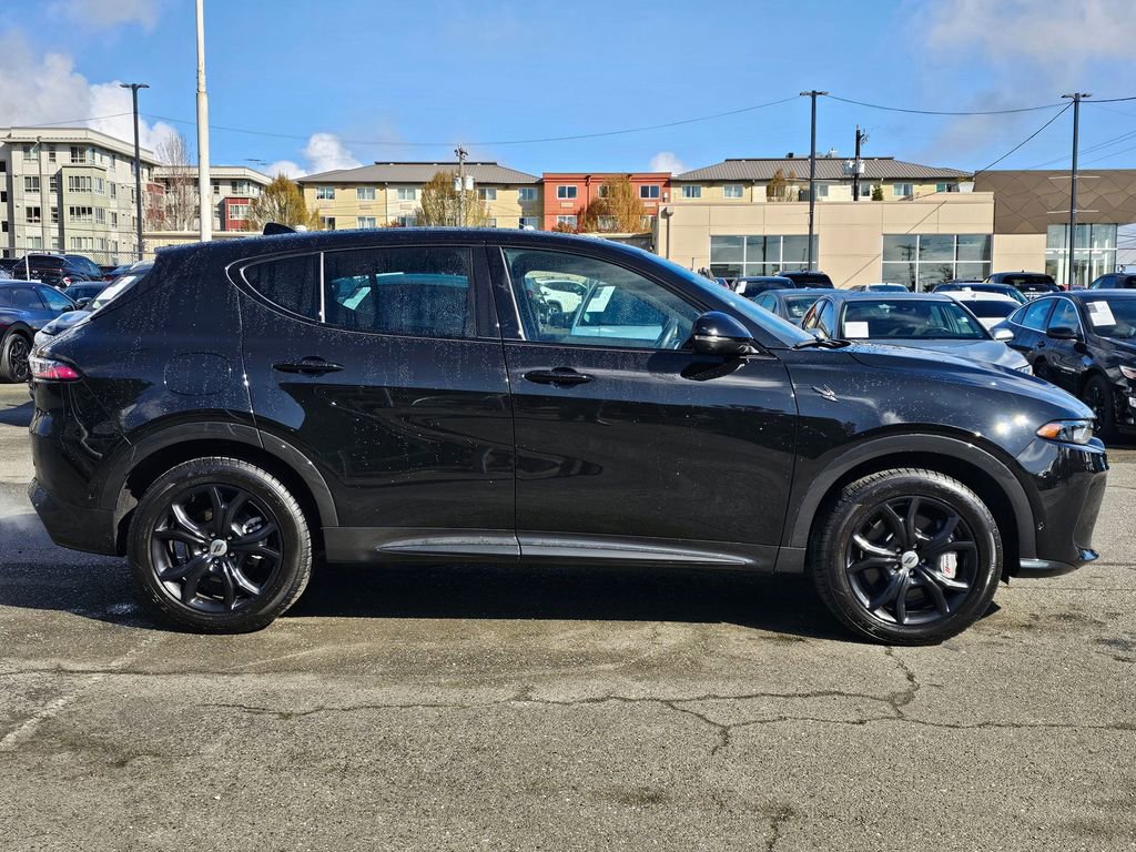Used 2024 Dodge Hornet R/T Plus w/ Tech Pack Plus w/o Parking image 9