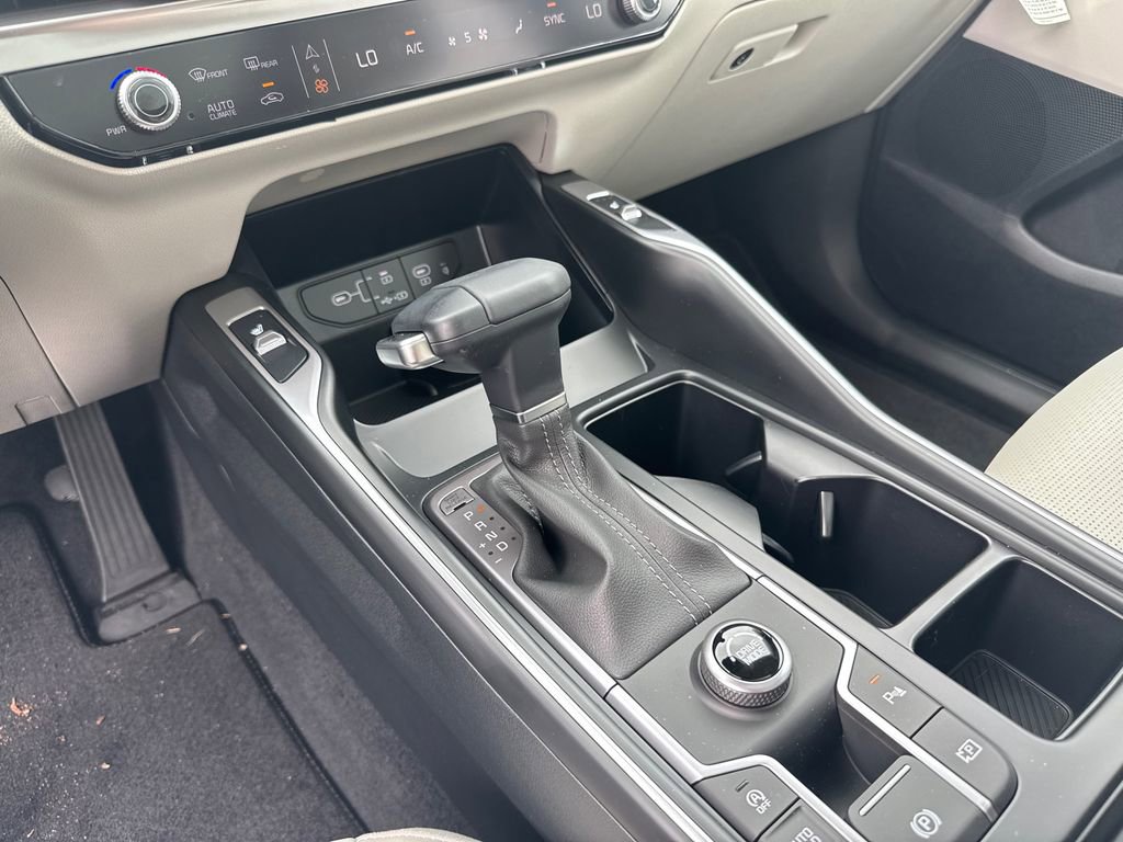 Certified 2025 Kia Sorento S w/ Panoramic Sunroof Package FWD image 30