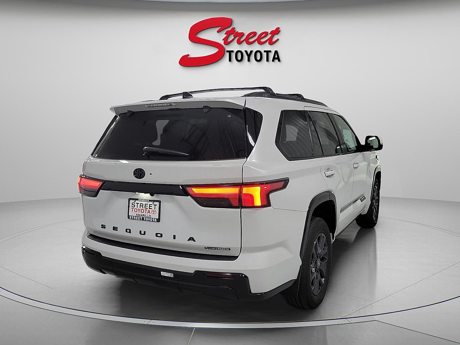 Certified 2025 Toyota Sequoia Platinum AWD/4WD image 3
