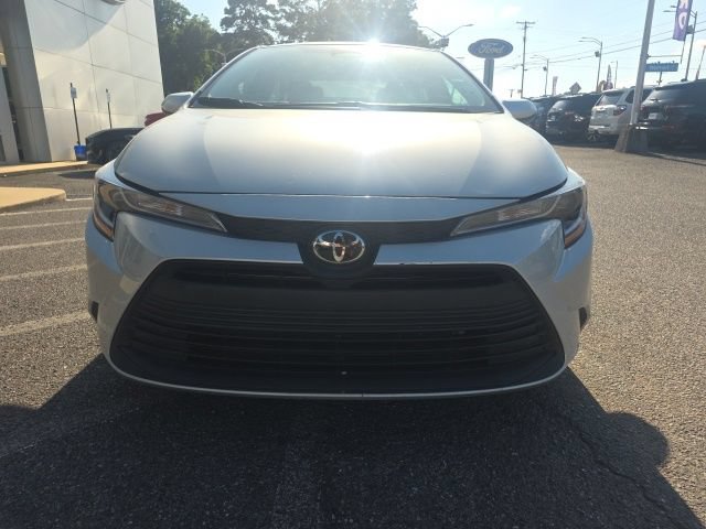 Used 2024 Toyota Corolla LE FWD image 2