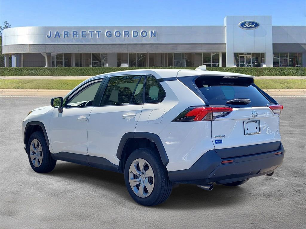 Used 2022 Toyota RAV4 LE image 3