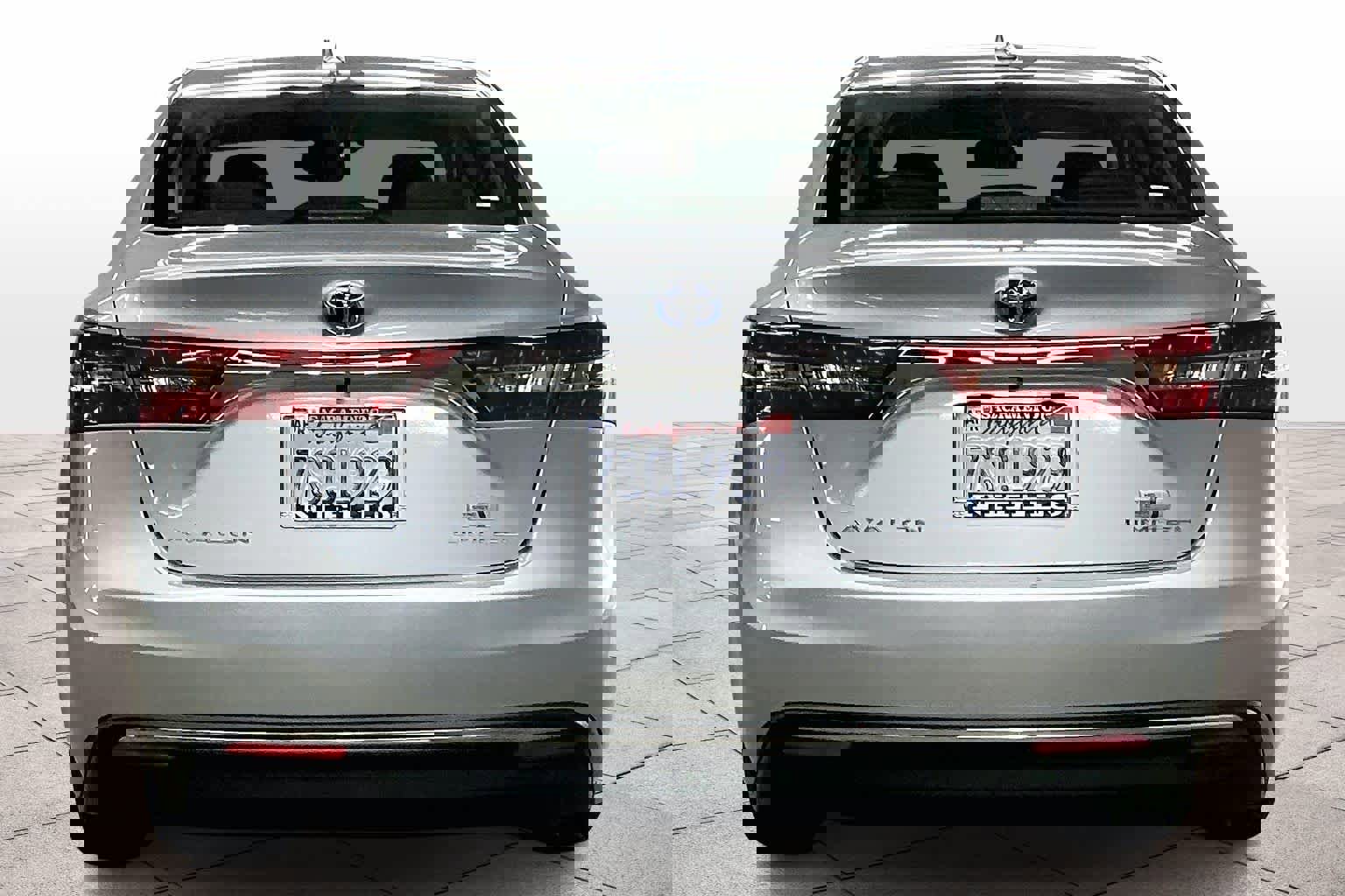 Used 2016 Toyota Avalon Limited w/ Toyota Safety Sense Package image 7