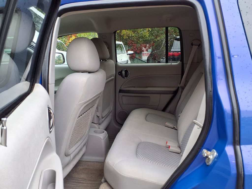 Used 2008 Chevrolet HHR LS FWD image 9