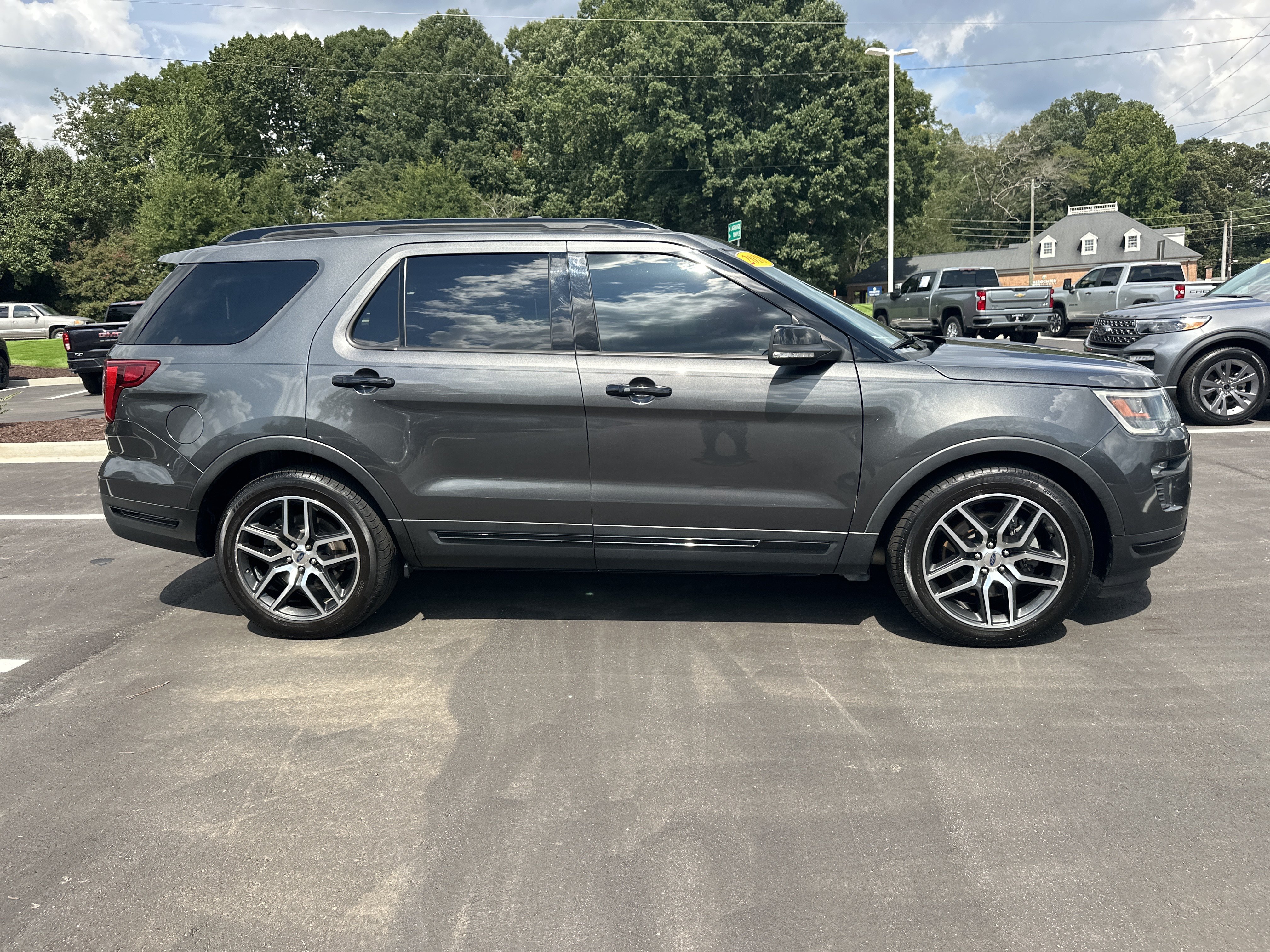 Used 2018 Ford Explorer Sport w/ Equipment Group 401A AWD/4WD image 9