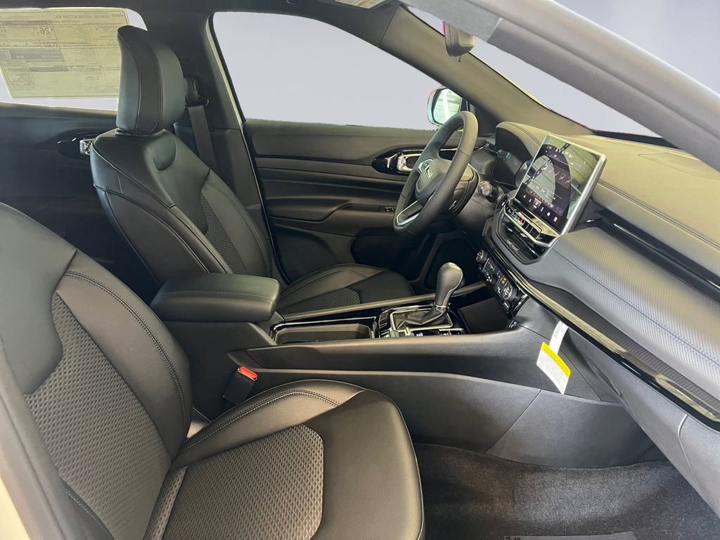 New 2026 Jeep Compass Latitude image 17