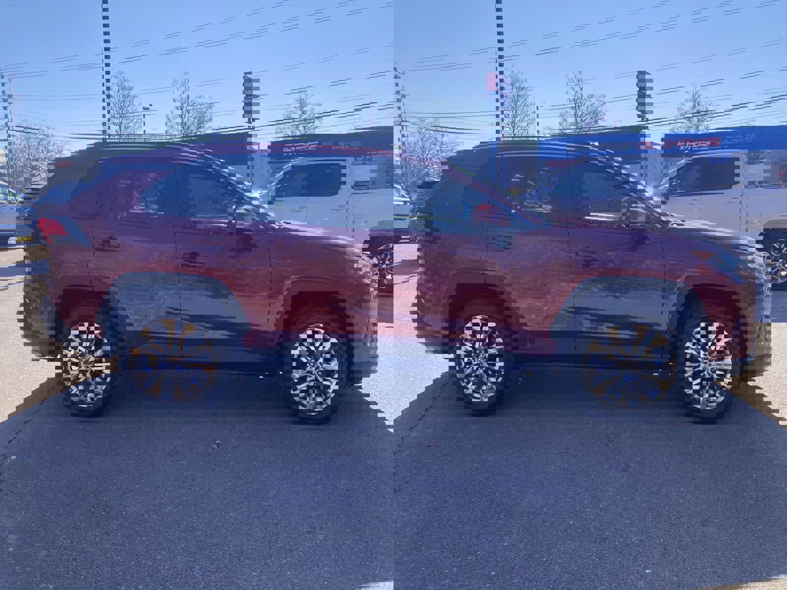 Used 2021 Toyota RAV4 XLE Premium image 2