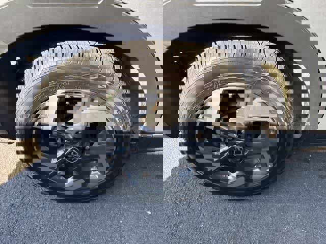 Certified 2025 Hyundai Venue SEL image 4