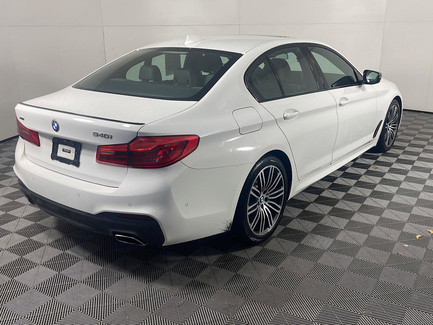 Used 2019 BMW 540i xDrive w/ M Sport Package image 7