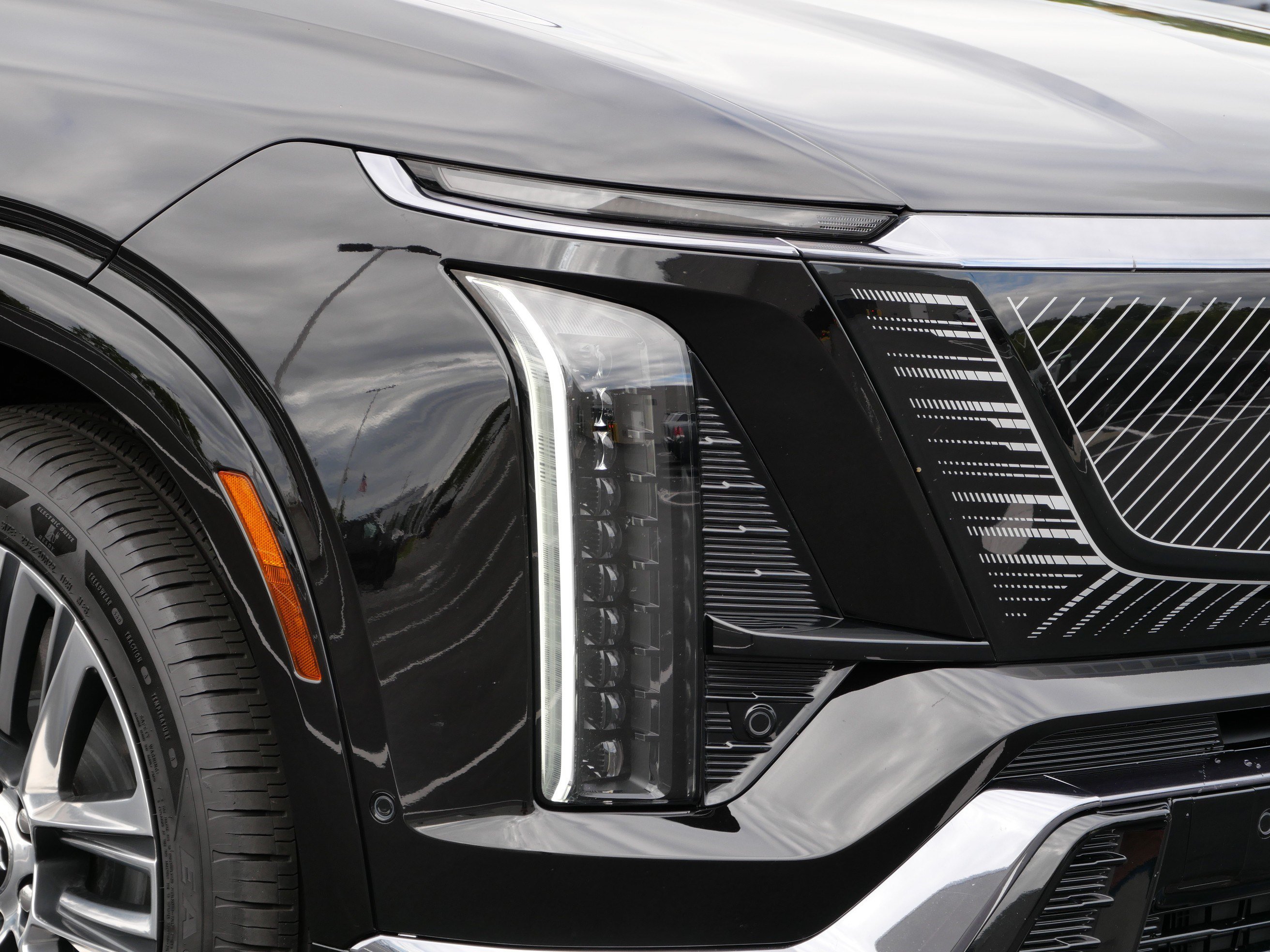 Certified 2026 Cadillac Vistiq Sport w/ LPO, Floor Liner Package AWD/4WD image 16