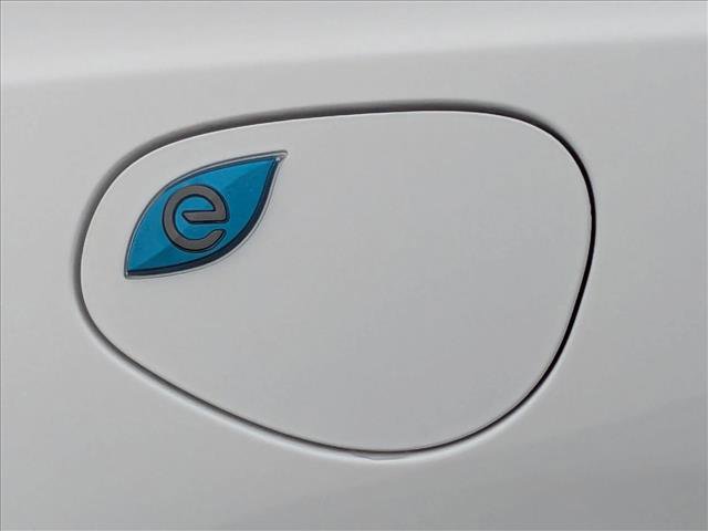 Used 2024 Chrysler Pacifica Select image 9