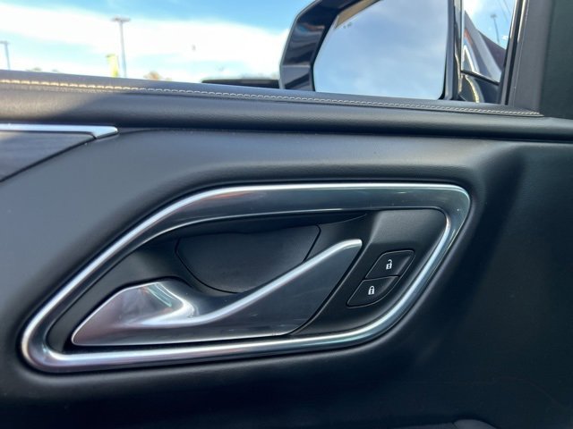 Used 2023 GMC Yukon SLT image 12