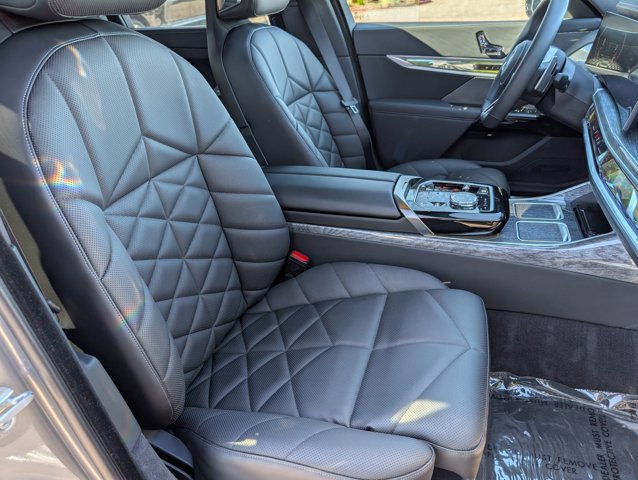 Used 2023 BMW 740i image 23