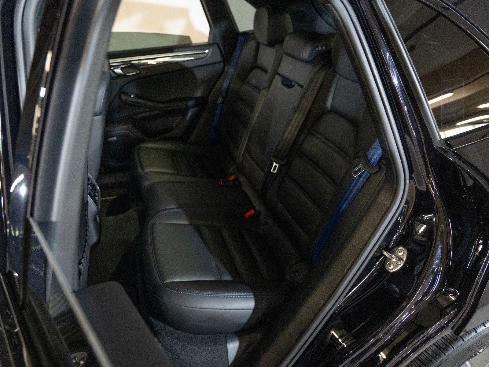 Certified 2024 Porsche Macan GTS AWD/4WD image 24