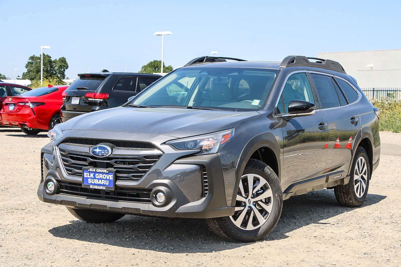 Used 2025 Subaru Outback Premium AWD/4WD image 1