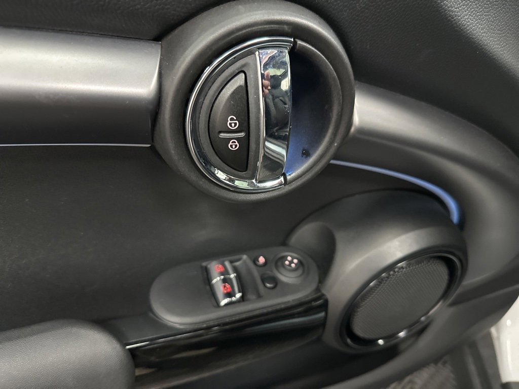 Used 2023 MINI Cooper 2-Door Hardtop image 20