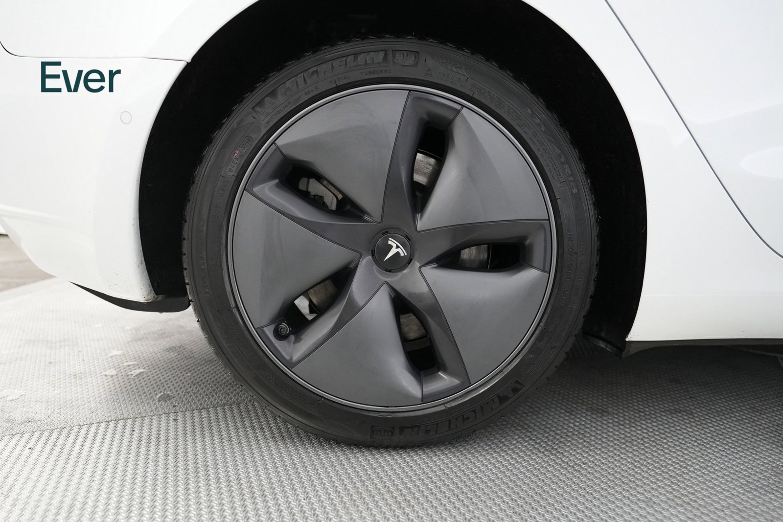 Used 2020 Tesla Model 3 Standard Range image 18