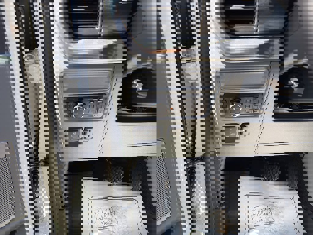 New 2025 Ford F150 Lariat w/ Equipment Group 501A Mid image 12