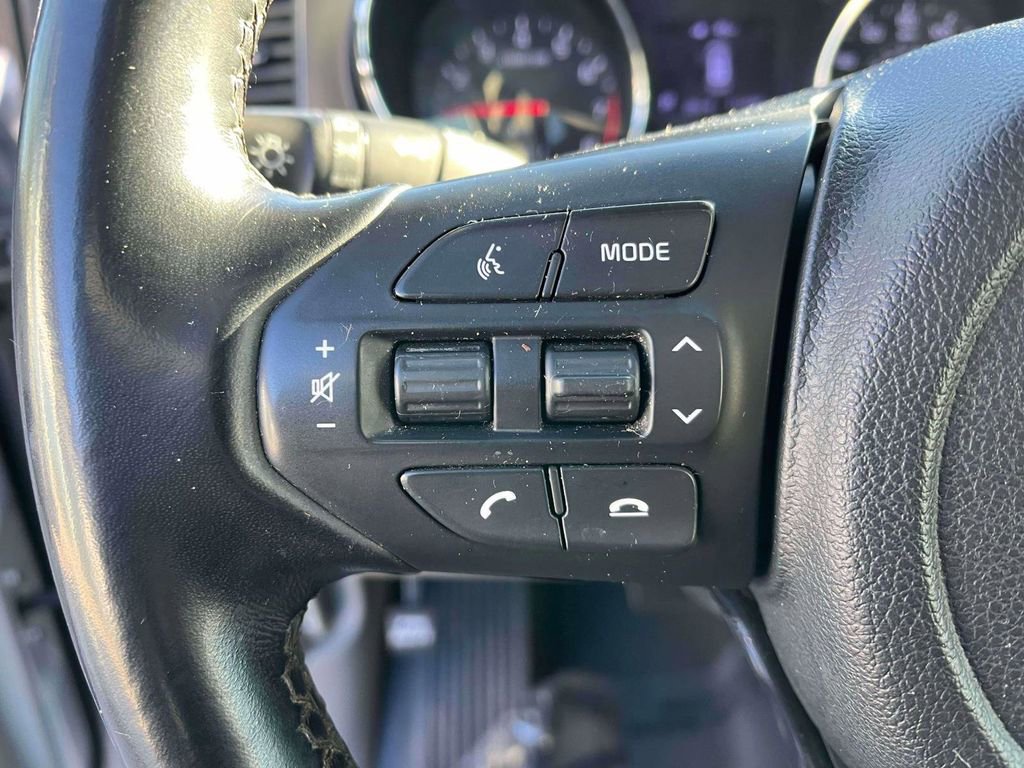 Used 2020 Kia Sedona EX image 17