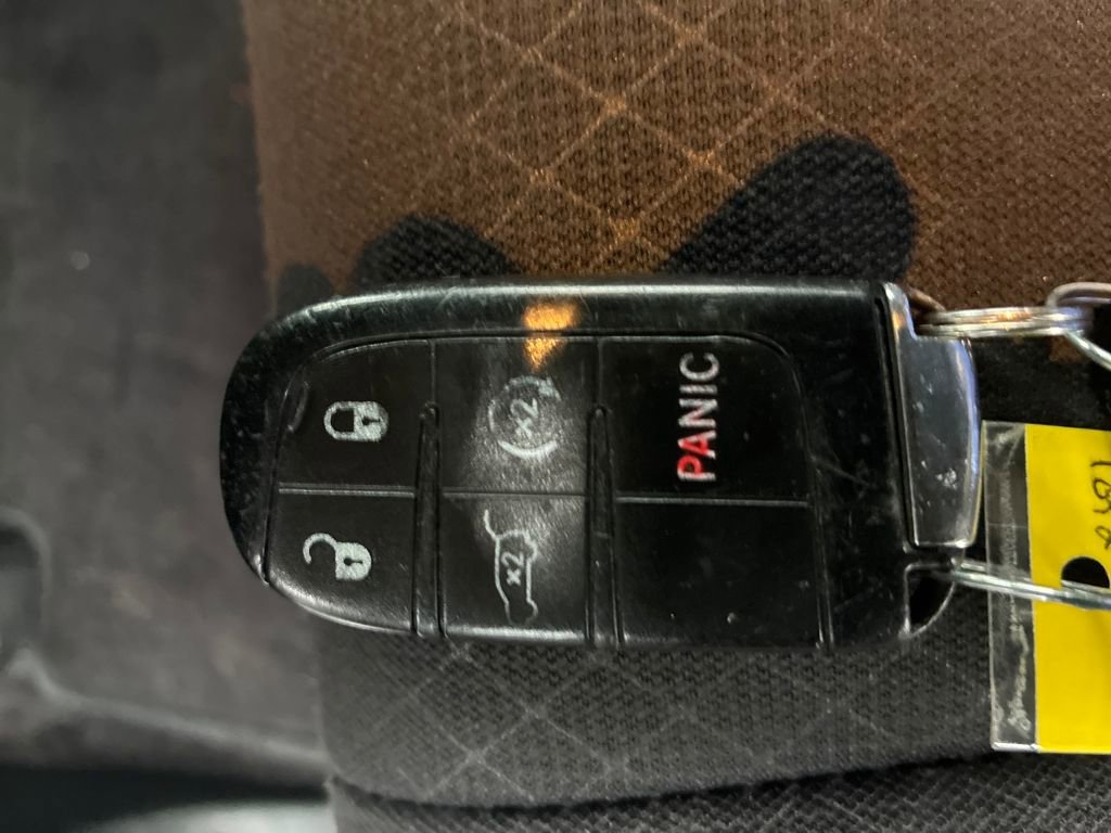 Used 2018 Jeep Grand Cherokee Laredo image 28