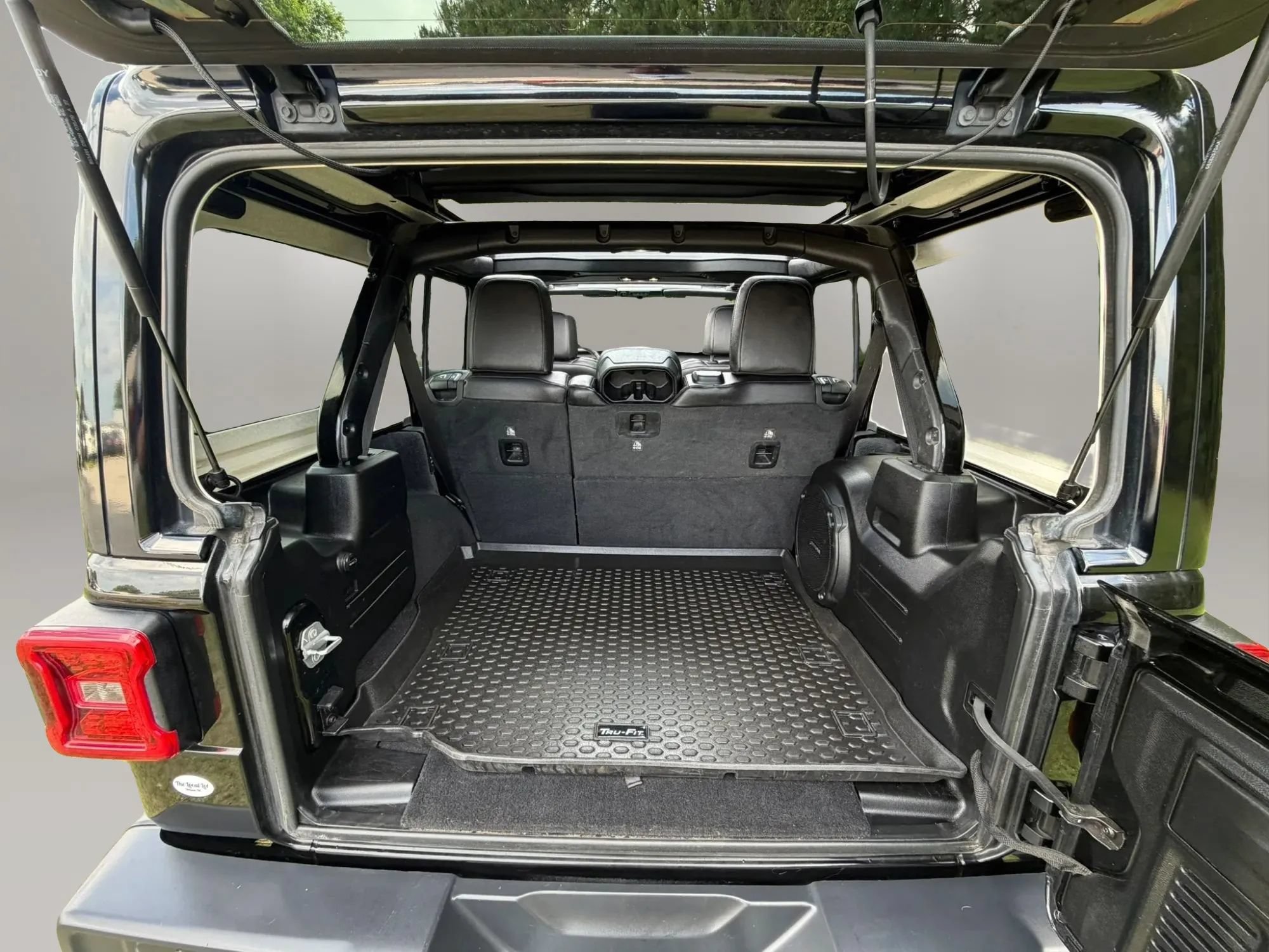 Used 2019 Jeep Wrangler Unlimited Sahara AWD/4WD image 19