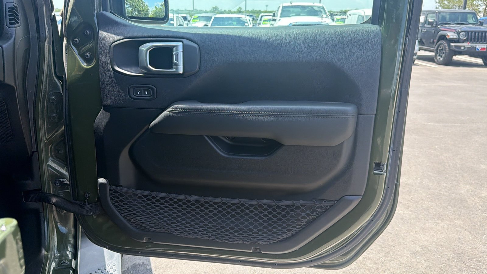 Certified 2020 Jeep Wrangler Unlimited Sahara AWD/4WD image 19