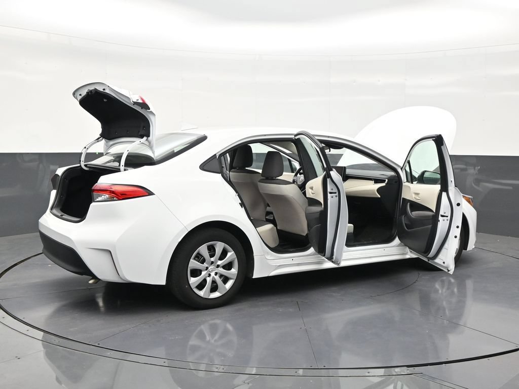 Used 2025 Toyota Corolla LE FWD image 28