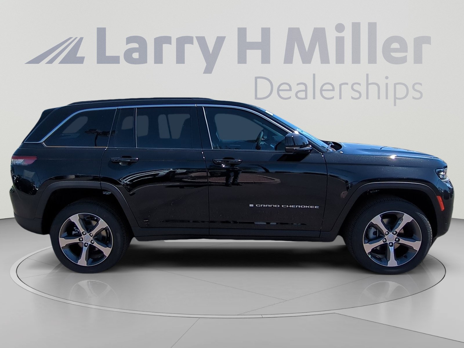 New 2026 Jeep Grand Cherokee Limited w/ Luxury Tech Group II AWD/4WD image 6