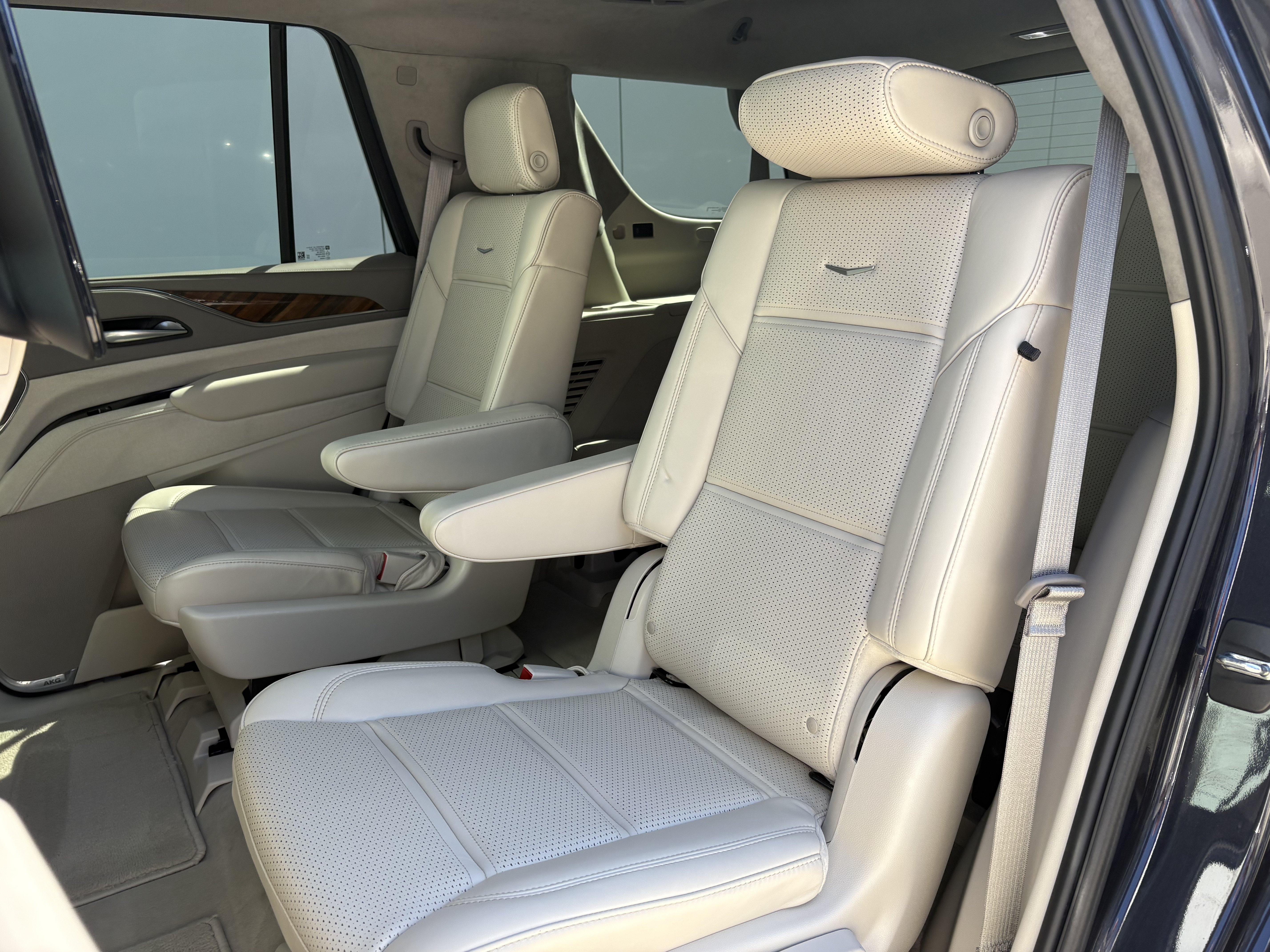 Certified 2024 Cadillac Escalade Sport Platinum w/ LPO, ONYX Package AWD/4WD image 13