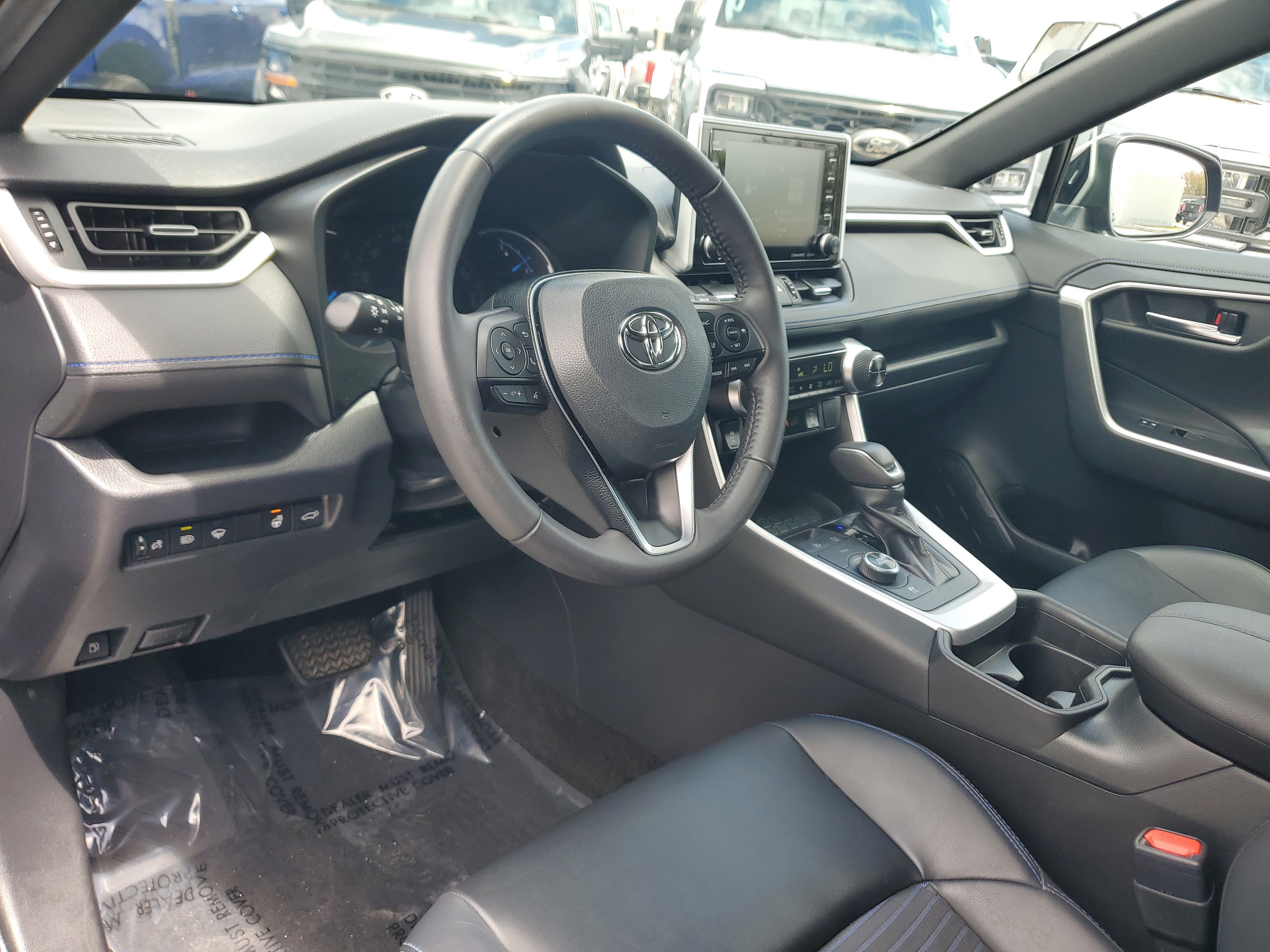 Used 2020 Toyota RAV4 XSE w/ XSE Grade Weather Package AWD/4WD image 9
