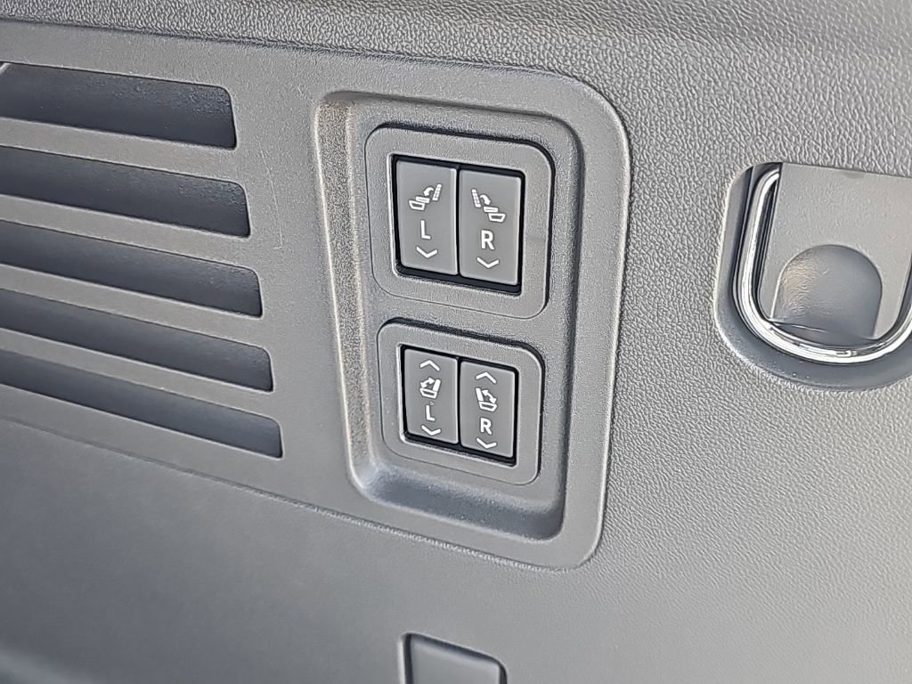 New 2026 Buick Enclave Sport Touring w/ Power Package image 8