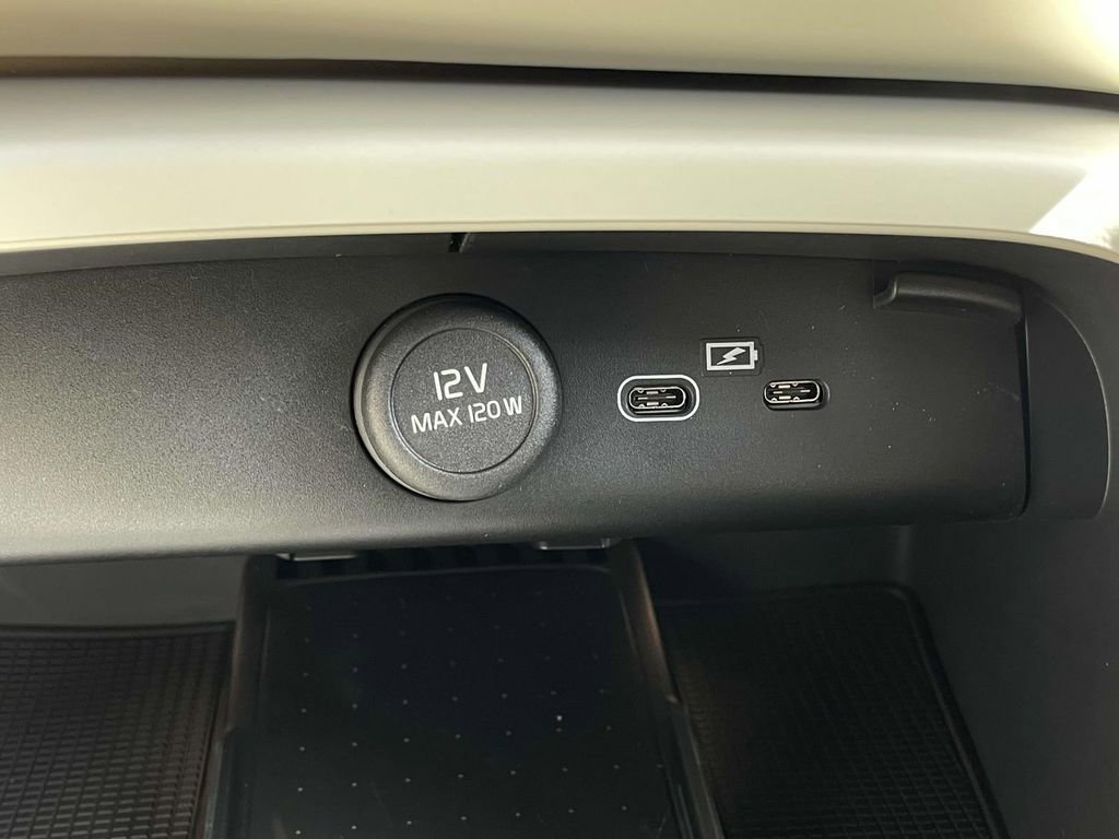 New 2026 Volvo XC40 B5 Plus w/ Protection Package Premier image 22