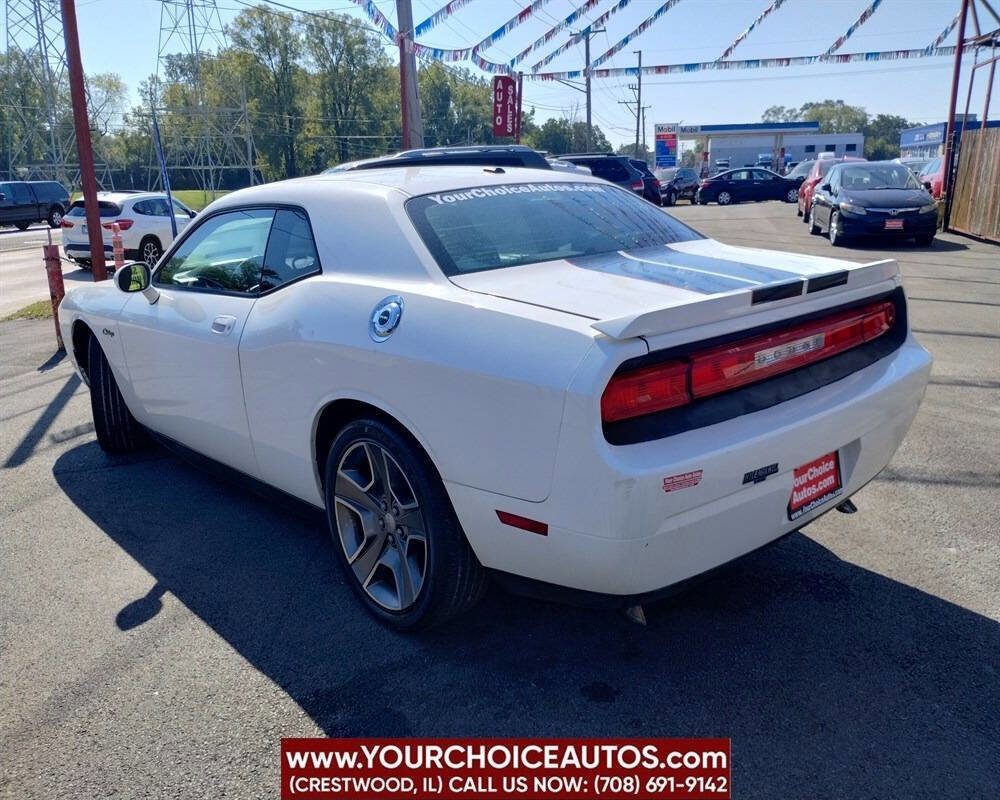Used 2010 Dodge Challenger SE image 3