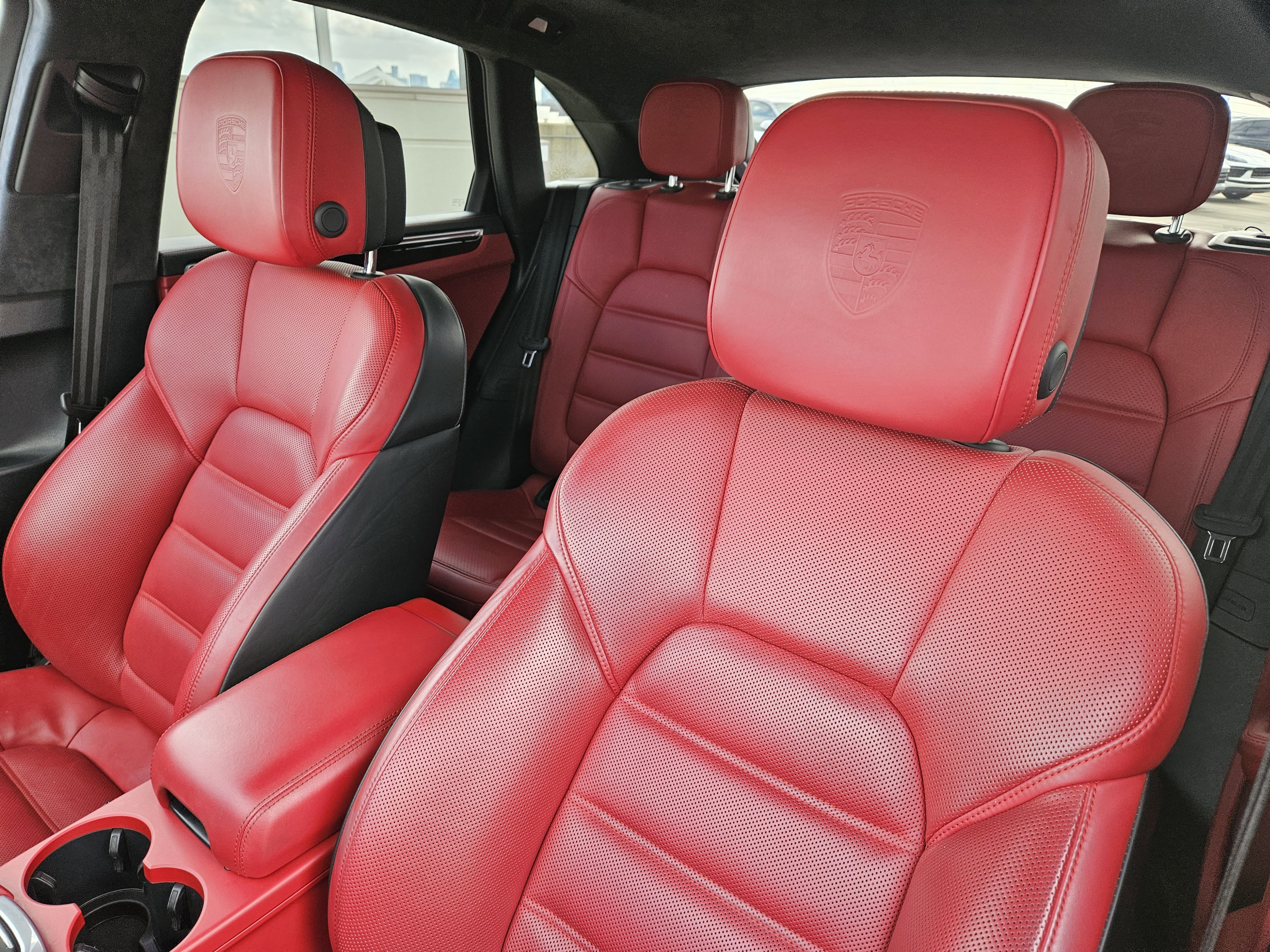 Used 2021 Porsche Macan Turbo image 6