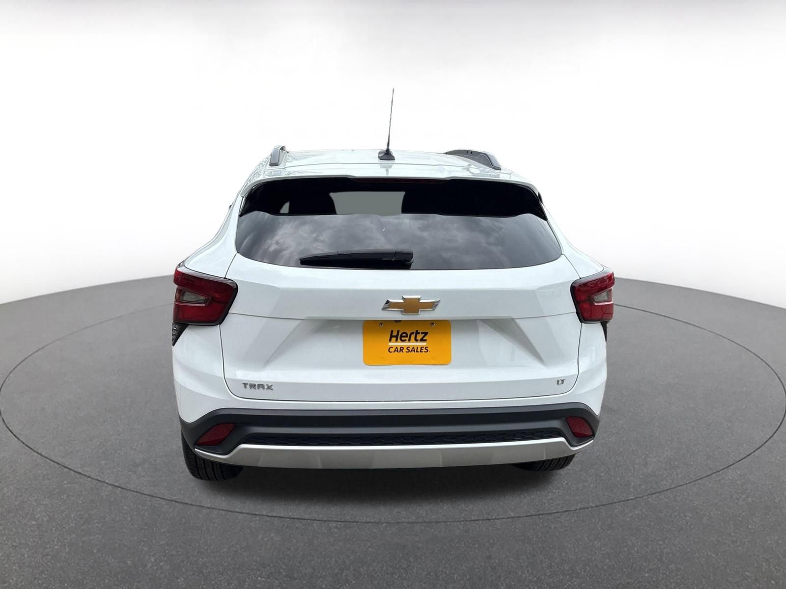 Used 2025 Chevrolet Trax LT FWD image 12