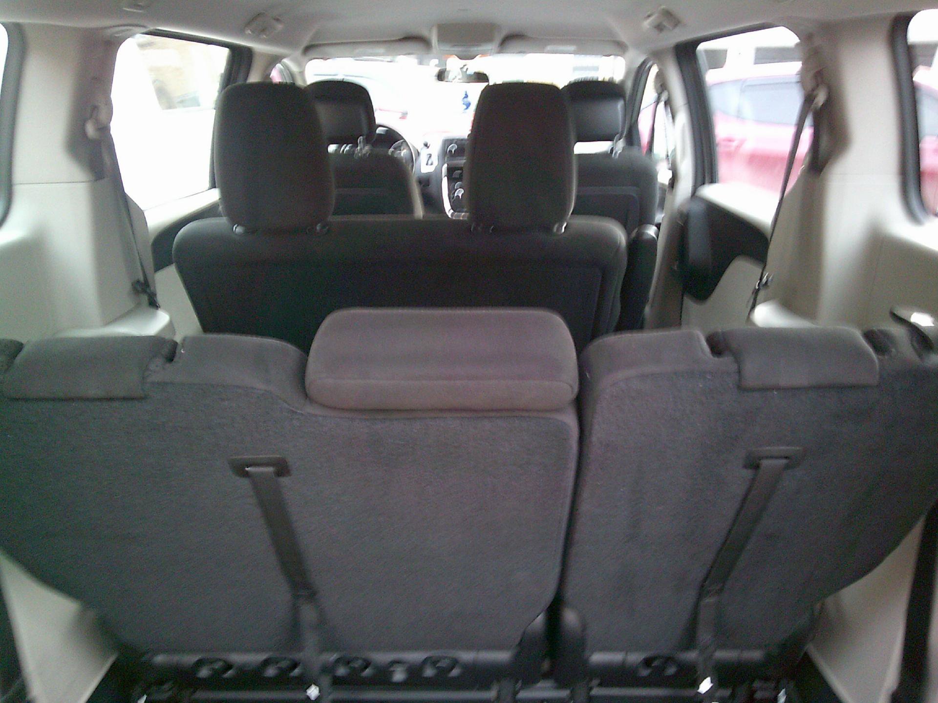 Used 2016 Dodge Grand Caravan American Value Package image 9