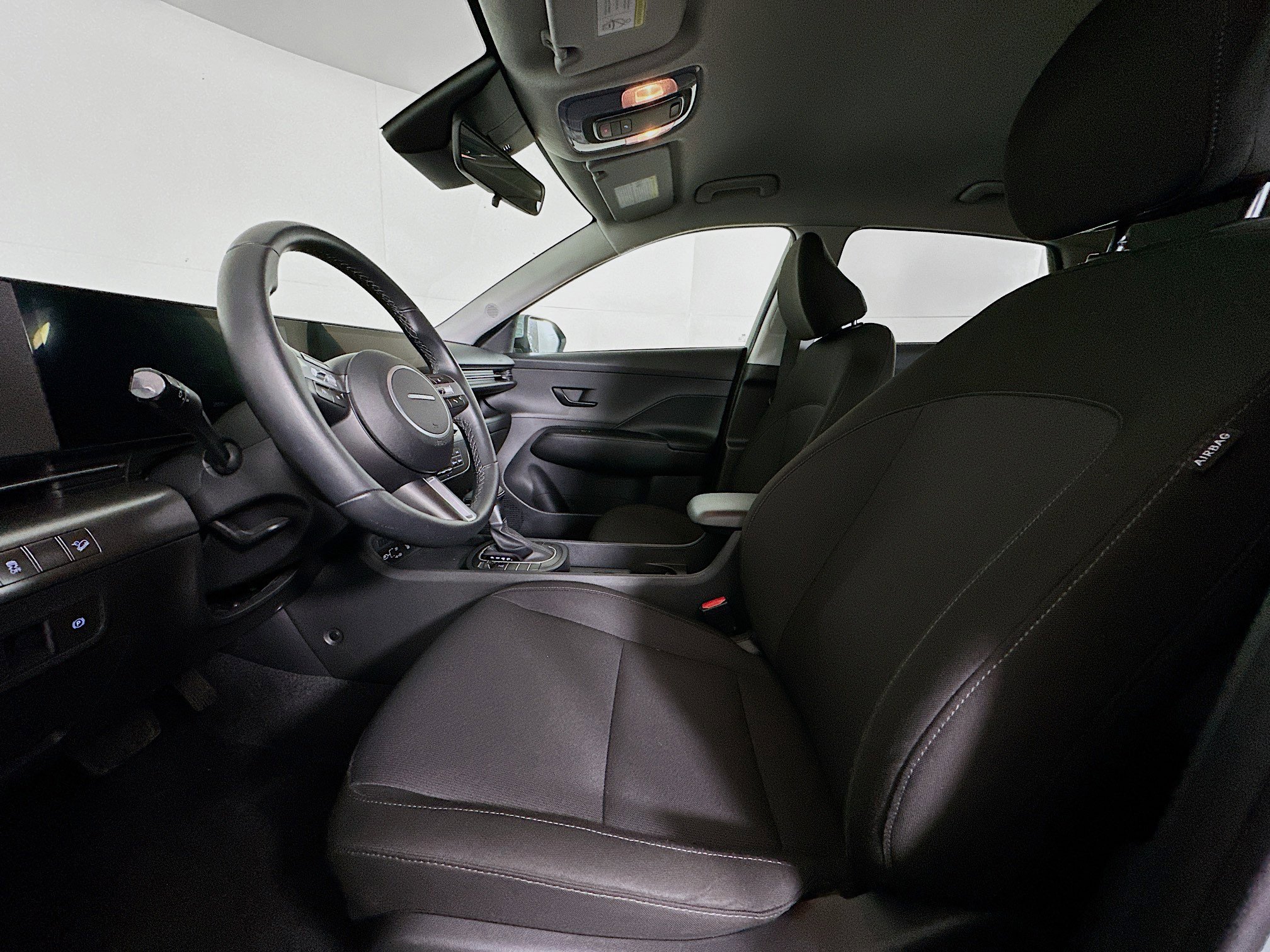 Used 2025 Hyundai Kona SEL image 13