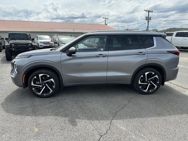 Used 2023 Mitsubishi Outlander SEL AWD/4WD image 3