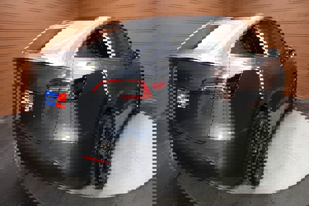 Used 2023 Tesla Model Y Long Range image 8