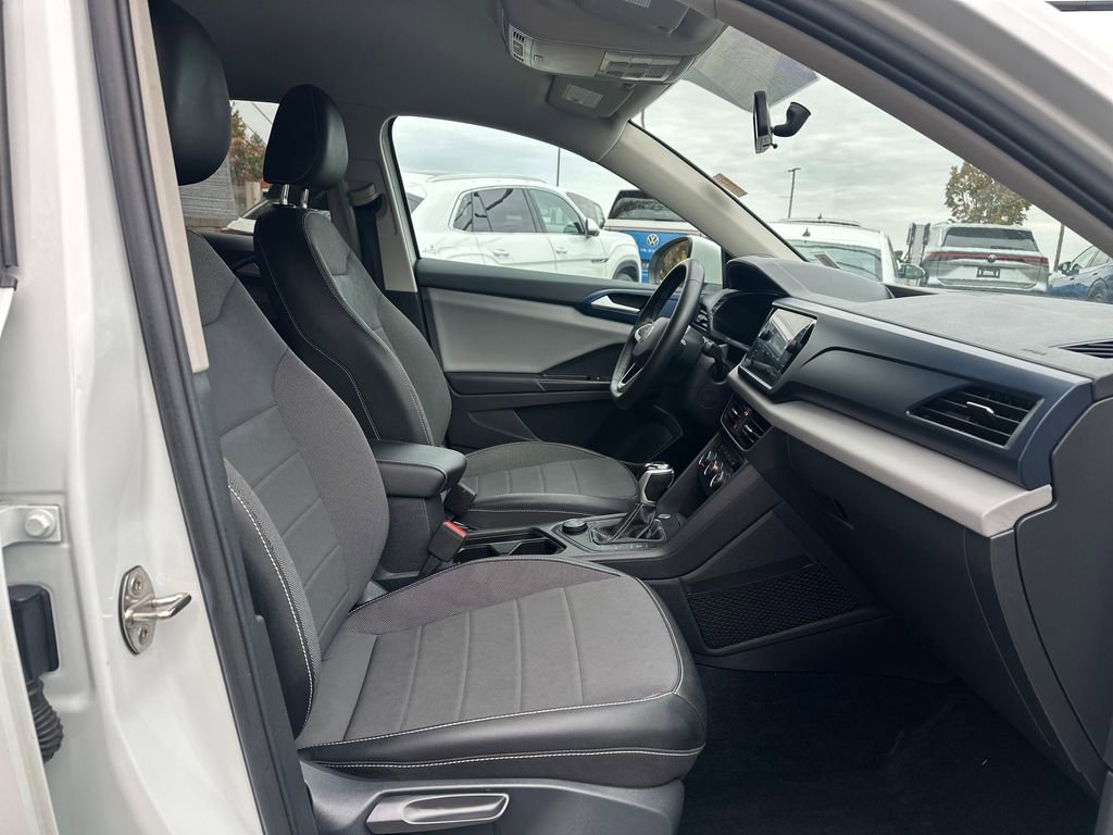 Certified 2022 Volkswagen Taos SE image 15